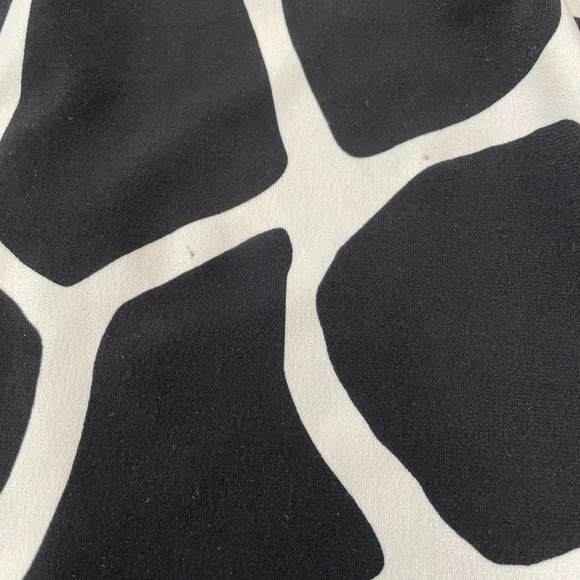 Women’s Michael Kors Black and White Giraffe Print Halter Neckline Top size XL - Picture 5 of 7